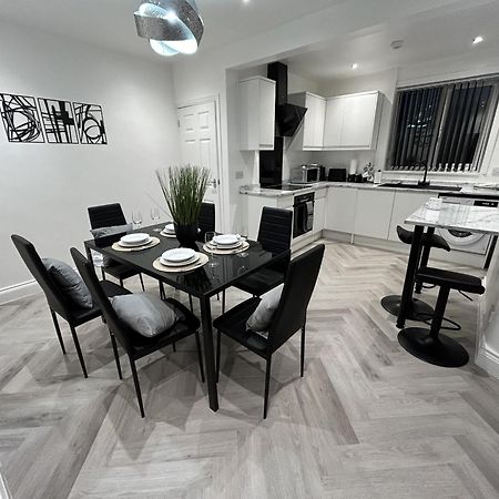 Lymer House - Stylish 3 Bedroom House In Wolverhampton Dış mekan fotoğraf