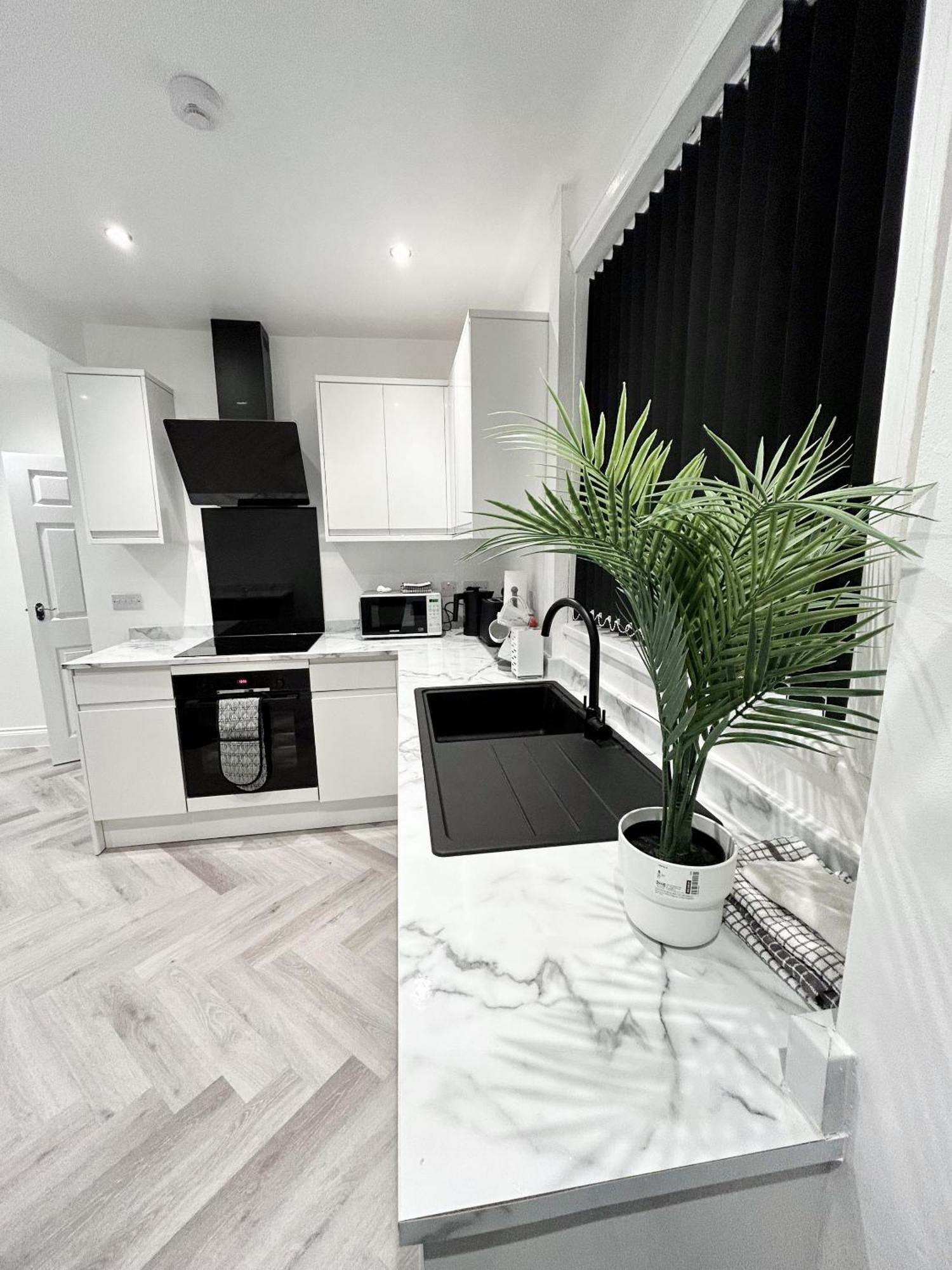 Lymer House - Stylish 3 Bedroom House In Wolverhampton Dış mekan fotoğraf