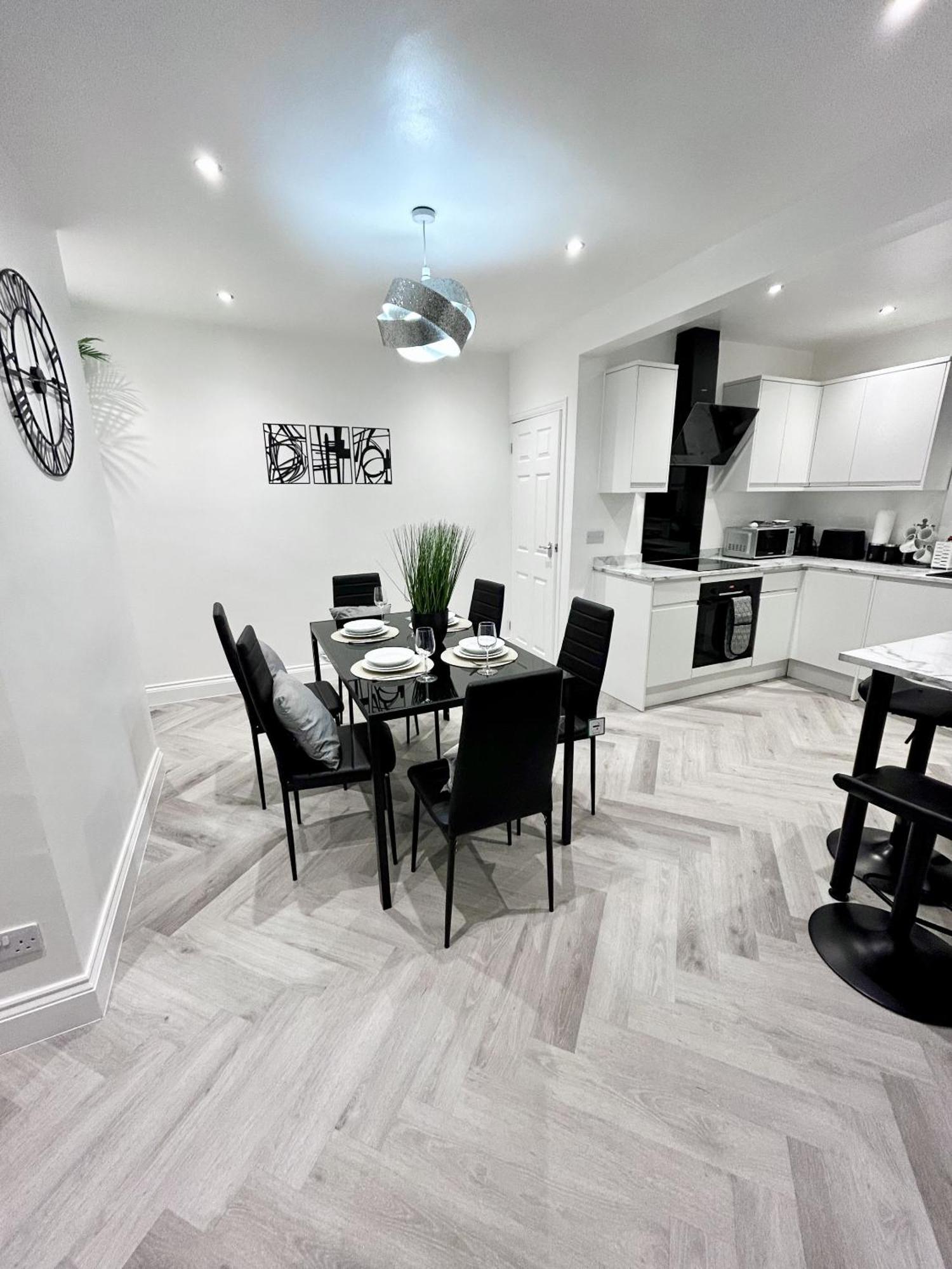 Lymer House - Stylish 3 Bedroom House In Wolverhampton Dış mekan fotoğraf