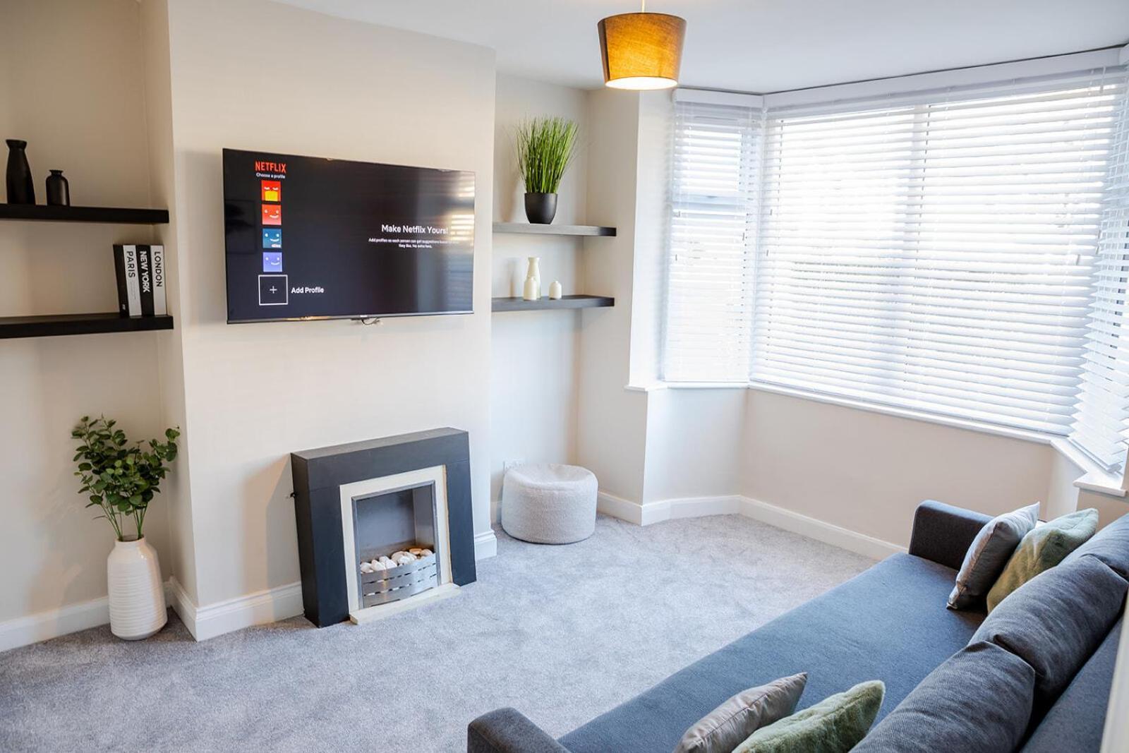 Lymer House - Stylish 3 Bedroom House In Wolverhampton Dış mekan fotoğraf