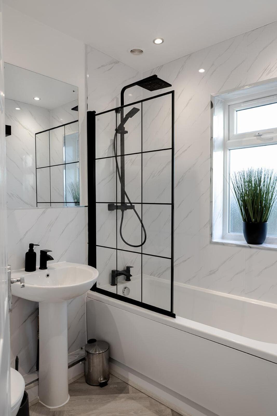 Lymer House - Stylish 3 Bedroom House In Wolverhampton Dış mekan fotoğraf