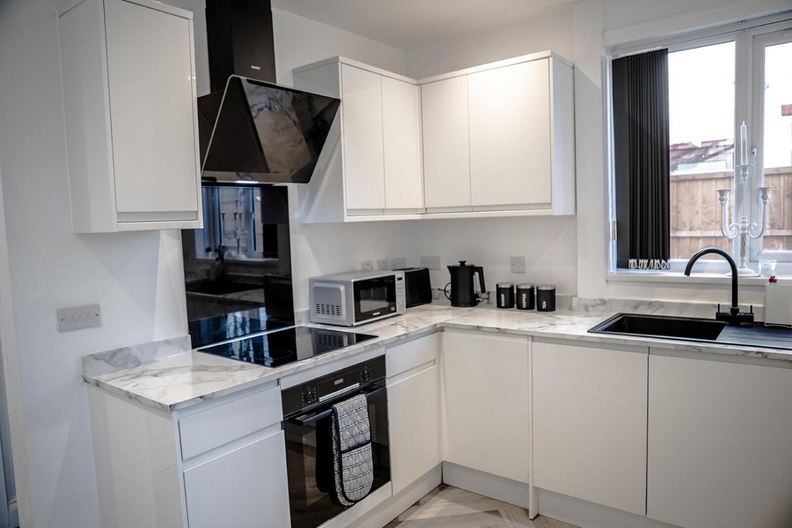 Lymer House - Stylish 3 Bedroom House In Wolverhampton Dış mekan fotoğraf