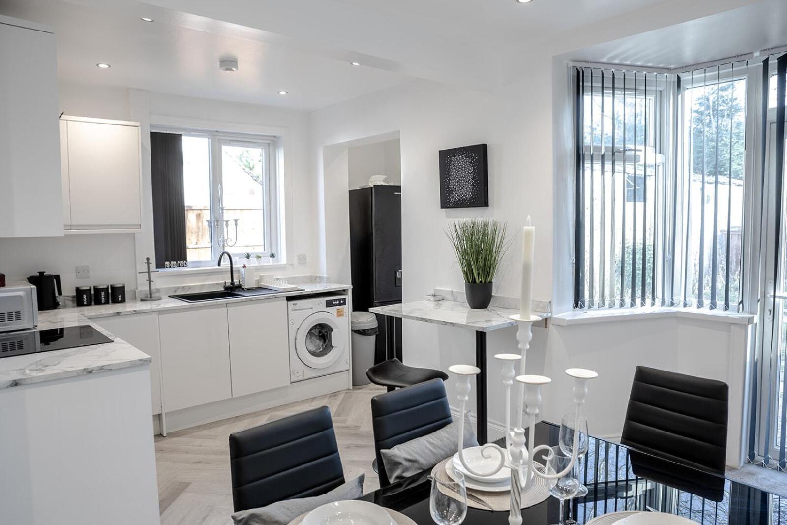 Lymer House - Stylish 3 Bedroom House In Wolverhampton Dış mekan fotoğraf