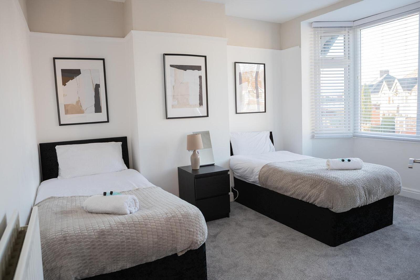 Lymer House - Stylish 3 Bedroom House In Wolverhampton Dış mekan fotoğraf