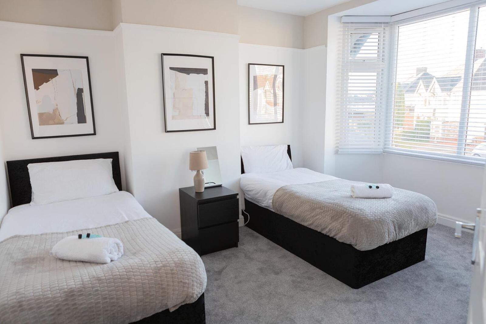 Lymer House - Stylish 3 Bedroom House In Wolverhampton Dış mekan fotoğraf