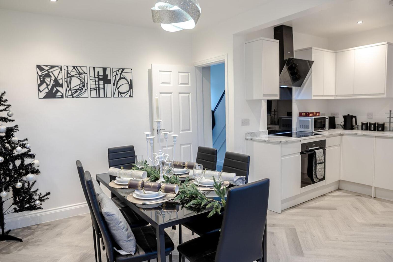 Lymer House - Stylish 3 Bedroom House In Wolverhampton Dış mekan fotoğraf